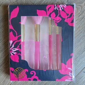 New in Box Lilly Pulitzer 4 Piece Make-up Brush Set Passion Fruit Pink
